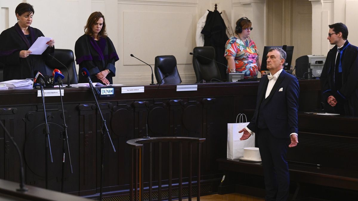 Kauza Mostecké uhelné se blíží do finále. „Neuměl jsem anglicky,“ hájí se Koláček